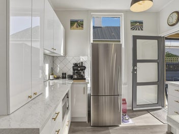 Affordable, modern living close to shops and beach
