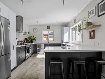 BIG FAMILY LIVING WITH SERIOUS GARAGING