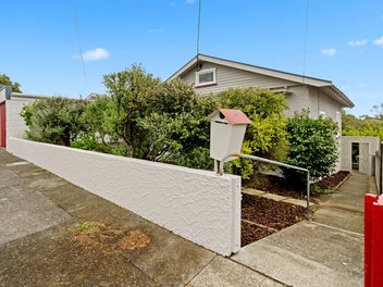 CHARACTER BUNGALOW WITH SPACE & FUTURE POTENTIAL