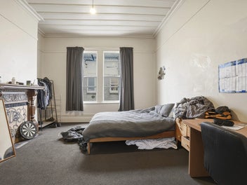 "Thirsty on Castle" - Premium student investment