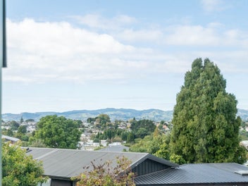 Tidy Brick Home in Sunny Elevated Spot