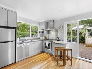 Private Sanctuary Living – Views and Community