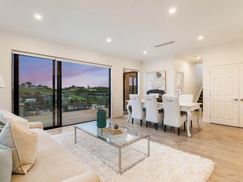 Family Haven Opposite Park with Stunning Views