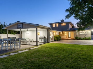 Hampton Meets Whataupoko