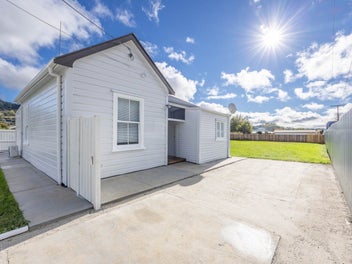 Spacious section, timeless appeal