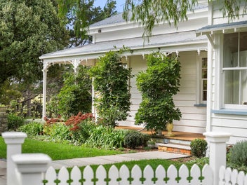 “ KILLARNEY”- ENCHANTING COUNTRY VILLA