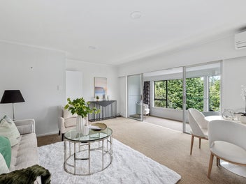 Unlock the Potential - Classic 1970s Opportunity.