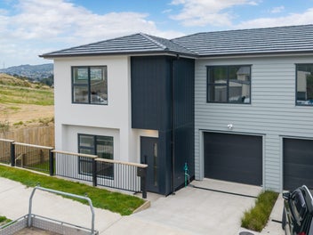 BRAND NEW & EASY LIVING