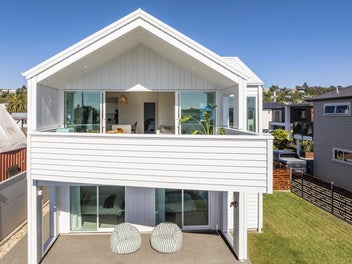 Front-Row to Ahuriri