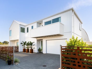 Ahuriri Living with Income and Coastal Style