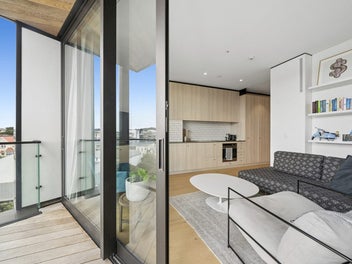 Overseas vendor says sell!