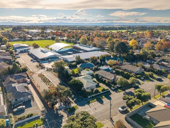 BEST LOCATION IN RUSSLEY