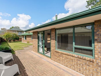 Fresh Décor, Spacious & Super Yard