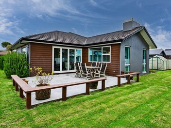 Striking family home in Hoffman !