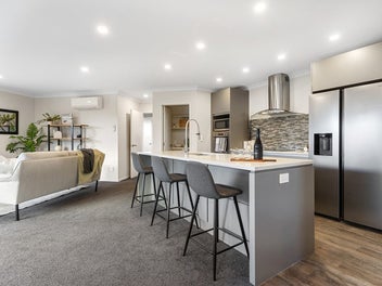 Sunny, Spacious & Perfectly Placed in Stonebrook