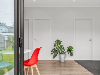 Elegant Springvale simplicity