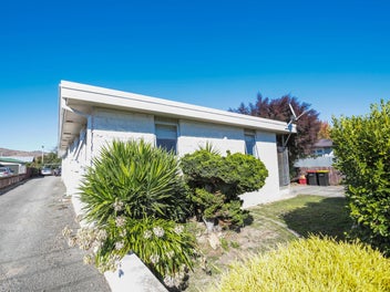 Front & Centre Convenience!