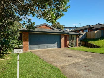 Sunny Single-Level Brick & Tile Home In Oteha