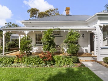 “ KILLARNEY”- ENCHANTING COUNTRY VILLA