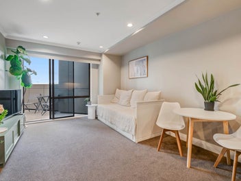 Best Buy in Heart of Central Takapuna