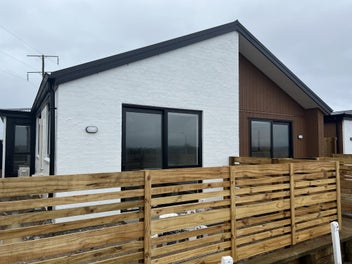 Image 1 of 7
