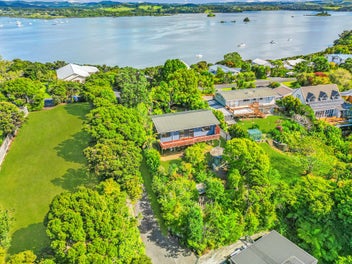 Lock and leave with water views