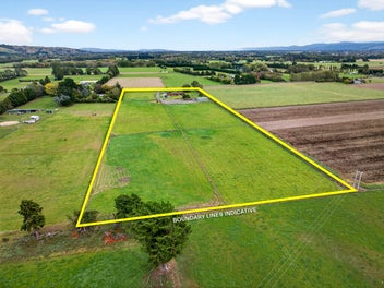 Close to Town Farmlet with 130m2 Shed