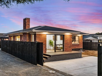 Renovated Brick Beauty on 585m² - Move In & Enjoy!