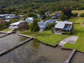 Lake Rotoiti at your doorstep