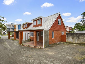 BEO $745,000 - "As Good as New" Paraparaumu Beach