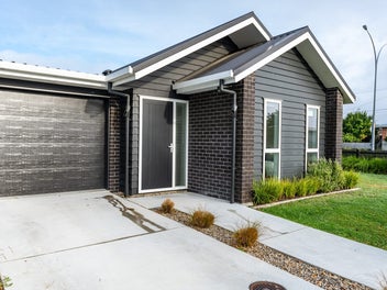 Near New in Hillcrest!