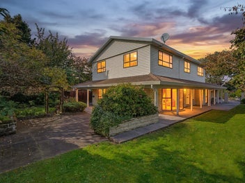 Quintessential Multigeneration Living In Westlake!