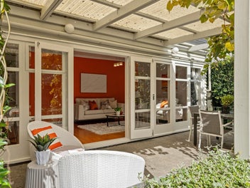 Sunny garden retreat with exceptional flexibility