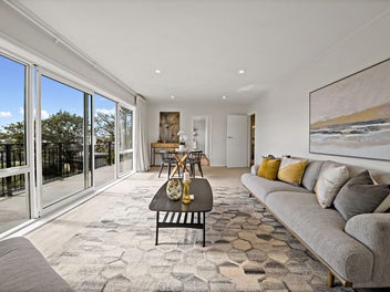 Smart Buying with Privacy & Position