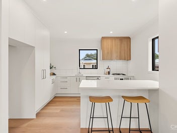 BRAND NEW STANDALONE LIVING - STYLE, SPACE & SUNSH