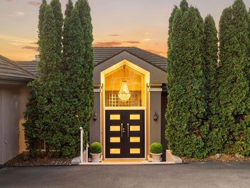 Hilltop Living, 3-Car Garaging & Dreamy Views!