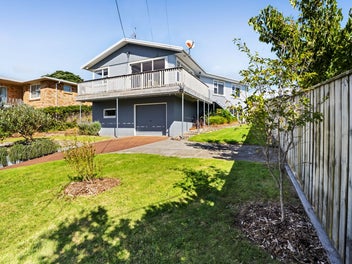 ELEVATED LIVING WITH SEA VIEWS