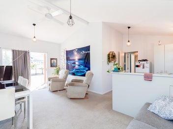 Greenmeadows Sunny Townhouse