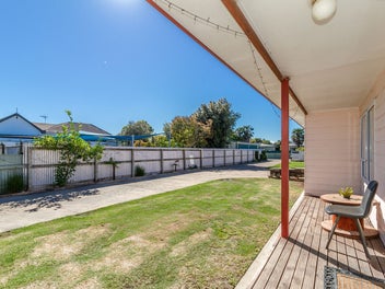 Greenmeadows Sunny Townhouse