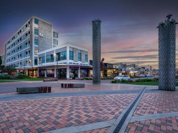 Elevated Lake Views on Hinemoa