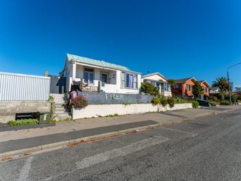 Image 1 of 7