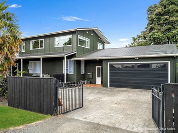 Riverside Retreat with Room for Everyone