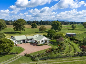 “CAMROSE”- Effortless Country Living