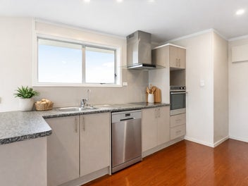 Single Level Brick & Tile on a Freehold Title!