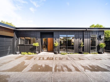 WOW, WHAT A STUNNER!