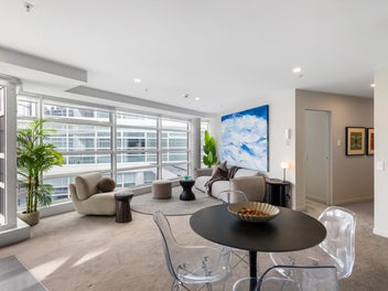 PINNACLE OF CITY LIVING