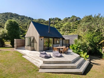 Lochmara lock-up and leave