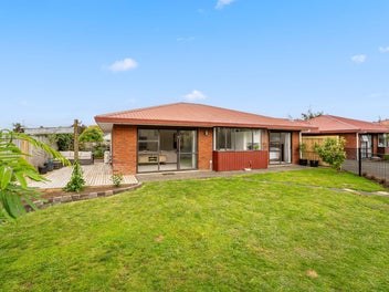 Vendors Ready to Move - Don't Miss This One