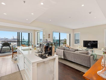 A Penthouse with a Quiet Sense of Presence