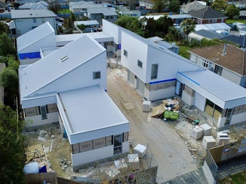 Single Level Options, Cashmere School Zoned!